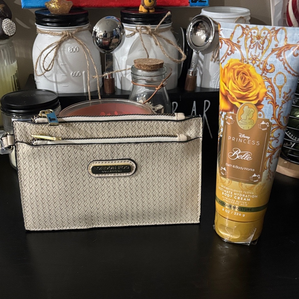 London Fog Beige Woven Wristlet Clutch